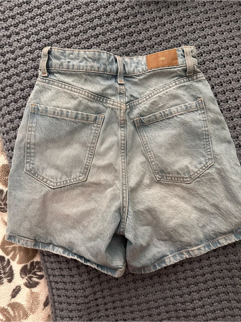 Zara women’s denim shorts high rise long size US 2